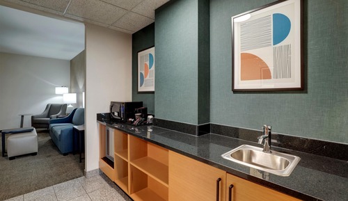 Suite, 1 King Bed with Sofa bed, Accessible (Sofa Sleeper, Tub, 2 Rooms)