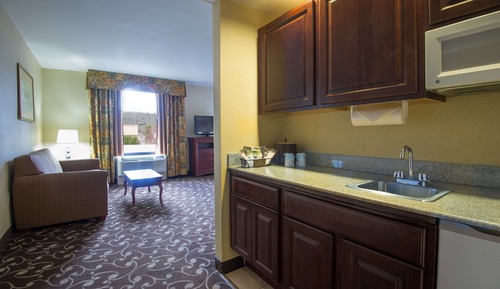 Family Room, 1 King Bed, Non Smoking