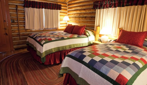 Duplex Cabin, 1 Queen and 1 Twin