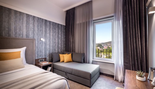 Room for 2+1 parkside