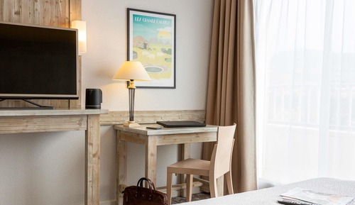 Classic Room, Multiple Beds (Viaduct view)