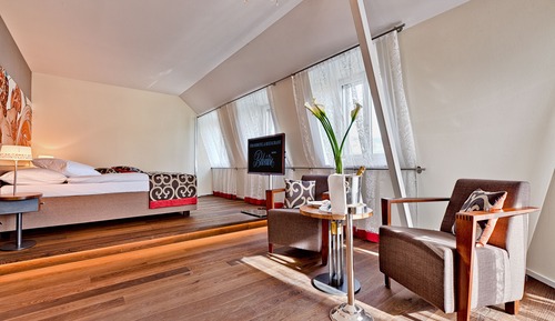 Penthouse Junior Suite with Lake View 