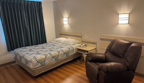 Standard Room, 1 King Bed, Accessible, Non Smoking