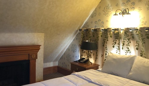 Standard Room, 1 Queen Bed
