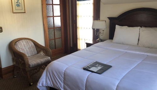 Exclusive Suite, 1 Queen Bed, Balcony