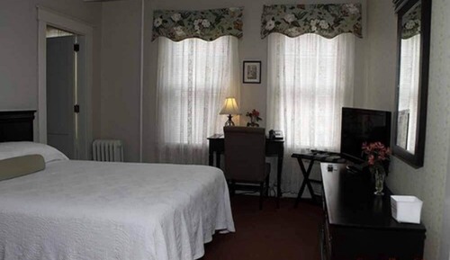 Standard Room, 1 King Bed