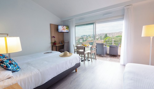 Studio, Multiple Beds