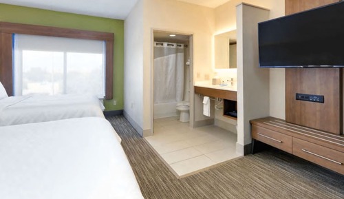 Suite, 2 Queen Beds, Accessible (Communications)