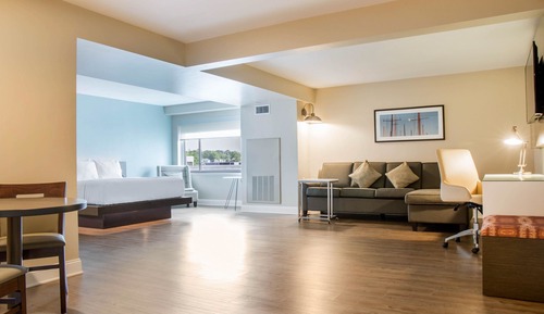 Studio Suite, 1 King Bed, Non Smoking