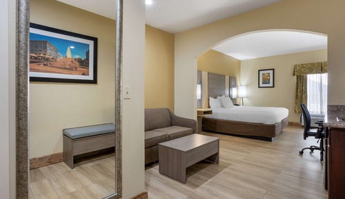 Suite, 1 King Bed, Non Smoking, Refrigerator & Microwave