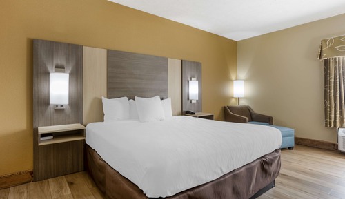 Standard Room, 1 King Bed, Accessible, Non Smoking (Bathtub)