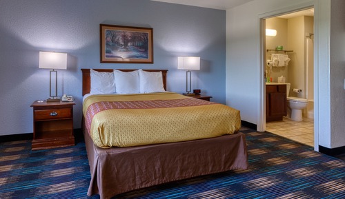 Standard Room, 1 Queen Bed