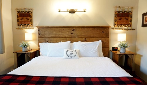 Single King at Moose Creek Inn