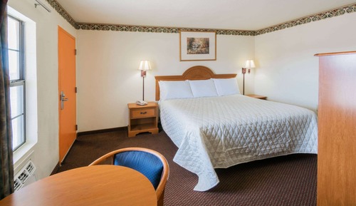 Room, 1 King Bed, Accessible, Non Smoking (Mobility,Tub w/Grab Bars)