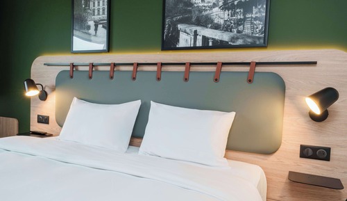 Standard Room, 1 Queen Bed