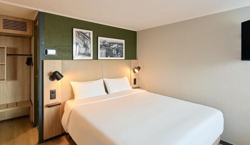 Standard Room, 1 Queen Bed