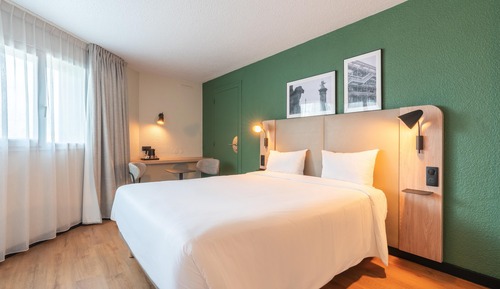 Standard Room, 1 Queen Bed