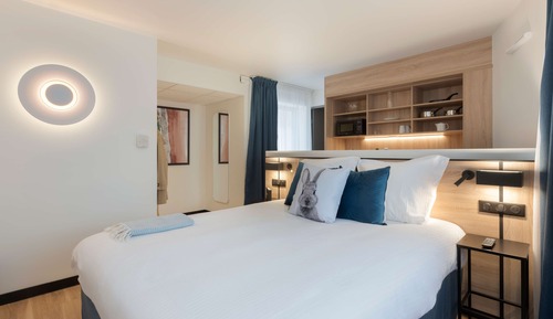 Studio, 1 Queen Bed, Bathtub (Kitchenette)