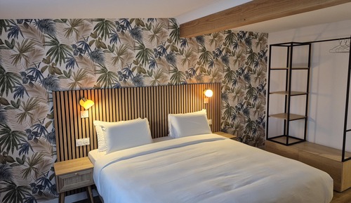 Signature Suite, 1 King Bed with Sofa bed