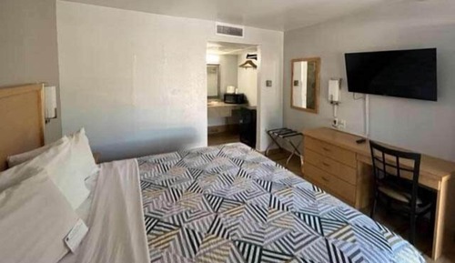 Deluxe Room, 1 King Bed, Smoking, Refrigerator & Microwave