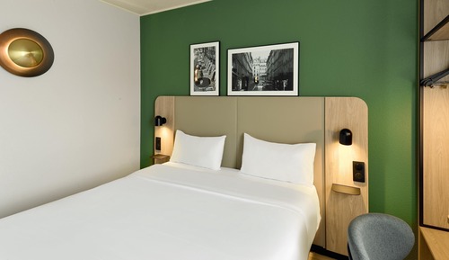 Standard Room, 1 Queen Bed with Sofa bed