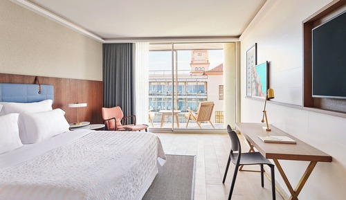 Superior Room, 1 King Bed, Partial Sea View