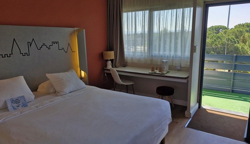 Family Room (Adjacent rooms)