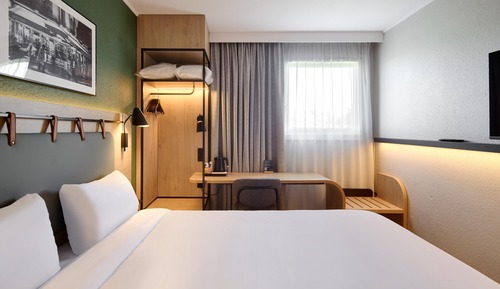 Standard Room, 1 Queen Bed