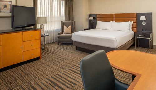 Junior Suite, 1 King Bed, Corner