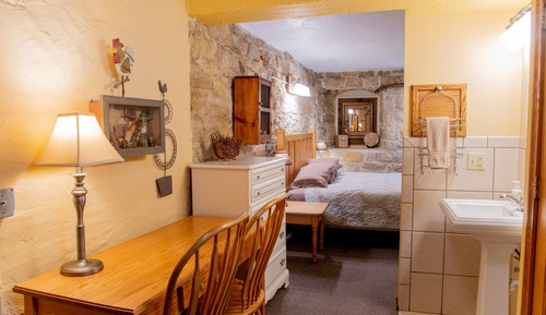 Egg Whirlpool Suite