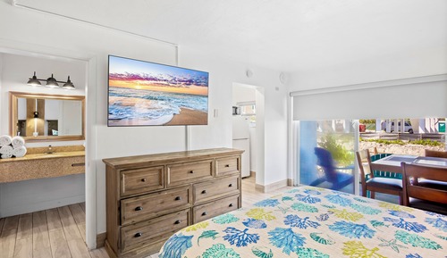 Family Studio Suite, 2 Queen Beds, Kitchen, Canal View