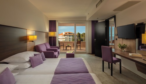 Suite with Balcony and Sea Side