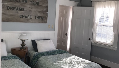 Suite 1, 1 King Bed, 1 Day Bed