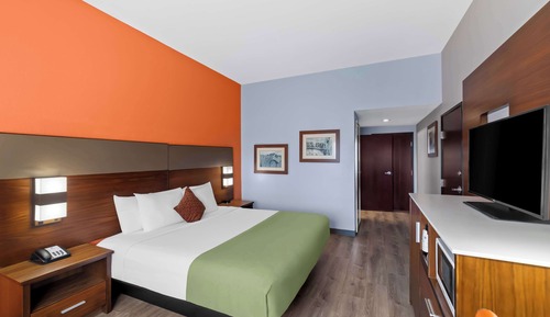 Standard Room, 1 King Bed, Accessible, Non Smoking