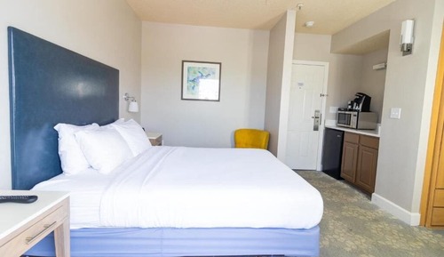 Standard Room, 1 Queen Bed