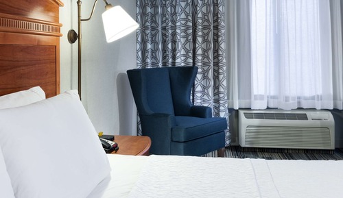King Study, 1 King Bed, Non Smoking