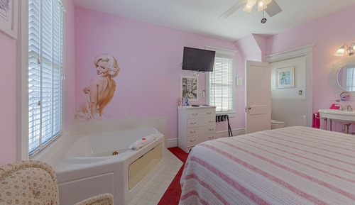 Superior Double Room, Private Bathroom (Marilyn Room)
