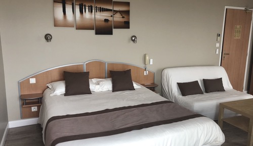 Suite Double avec Terrasse Privée et Vue sur la Mer