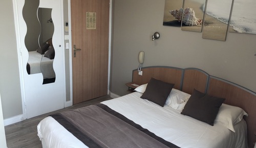 Chambre Double avec Terrasse Privée et Vue sur la Mer