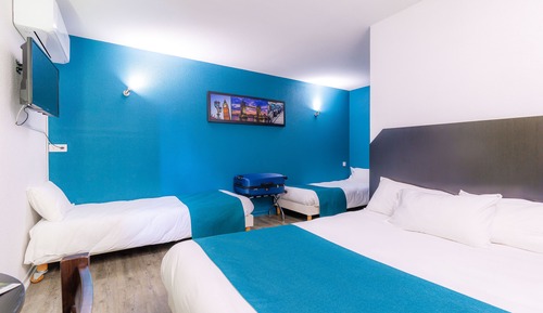 Quadruple Room without air conditioning and one bunk bed