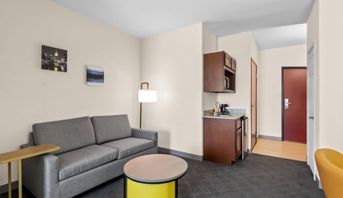 Suite, 1 King Bed with Sofa bed, Accessible, Non Smoking