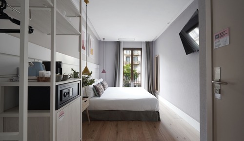 Small Room, Balcony