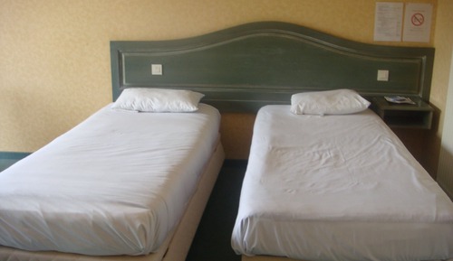 Comfort Twin Room, Refrigerator & Microwave