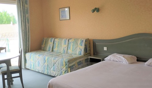 Comfort Room, Refrigerator & Microwave