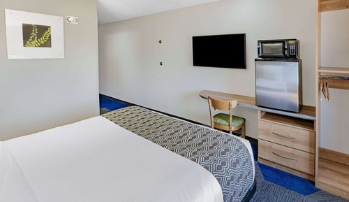 Standard Room, 1 Queen Bed