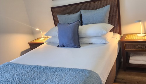 Compact Queen Bed Room