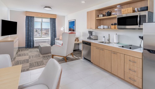 Deluxe Suite, 1 King Bed, Accessible