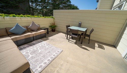 Premium Room, 1 King Bed, Patio