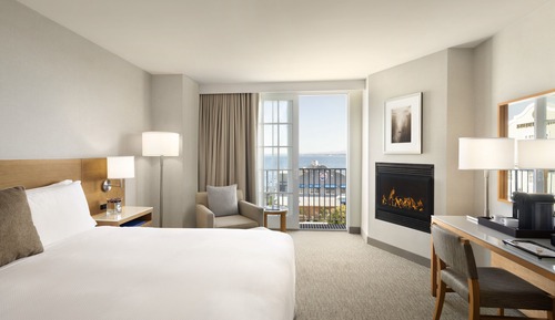 Classic Room, 1 King Bed, Balcony, Partial Ocean View (Fireplace)