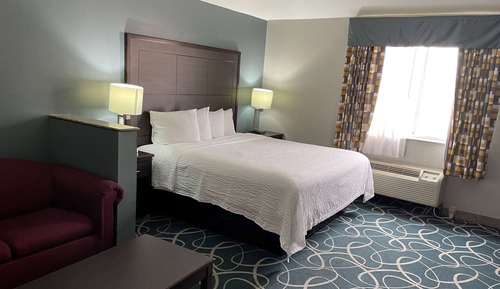 Basic Room, 1 King Bed, Non Smoking